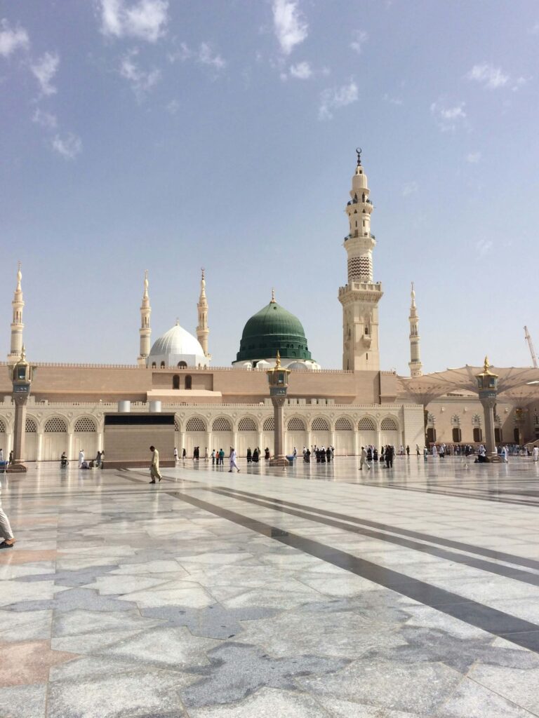 Top 10 Most Beautiful Mosques in the World – History & Capacity